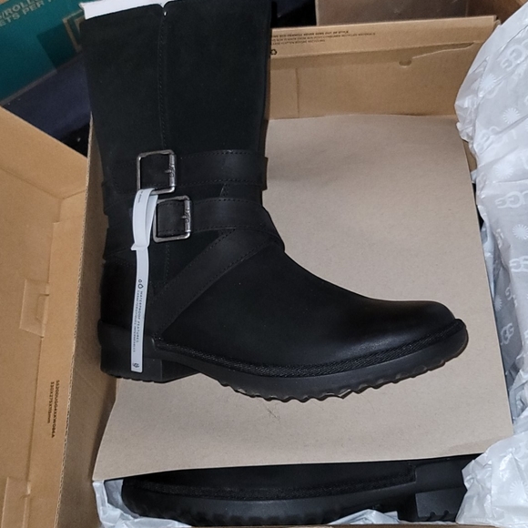 Ugg Women's Lorna Waterproof Boots - Black